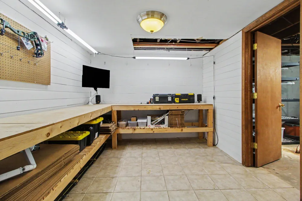 6381 Merritt Road Ypsilanti, MI 48197