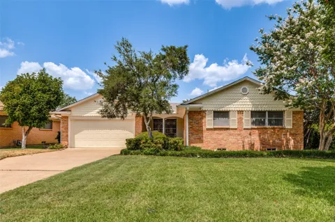 827 Oak Forest Drive