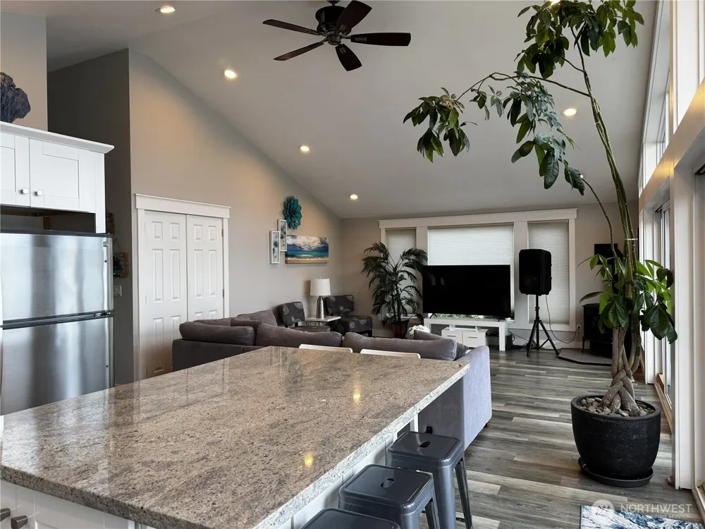 7360 E Grapeview Loop Road Allyn, WA 98524