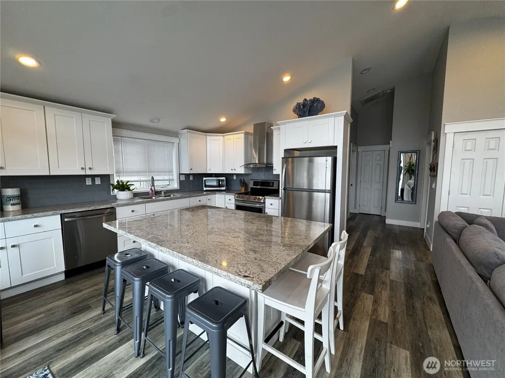 7360 E Grapeview Loop Road Allyn, WA 98524