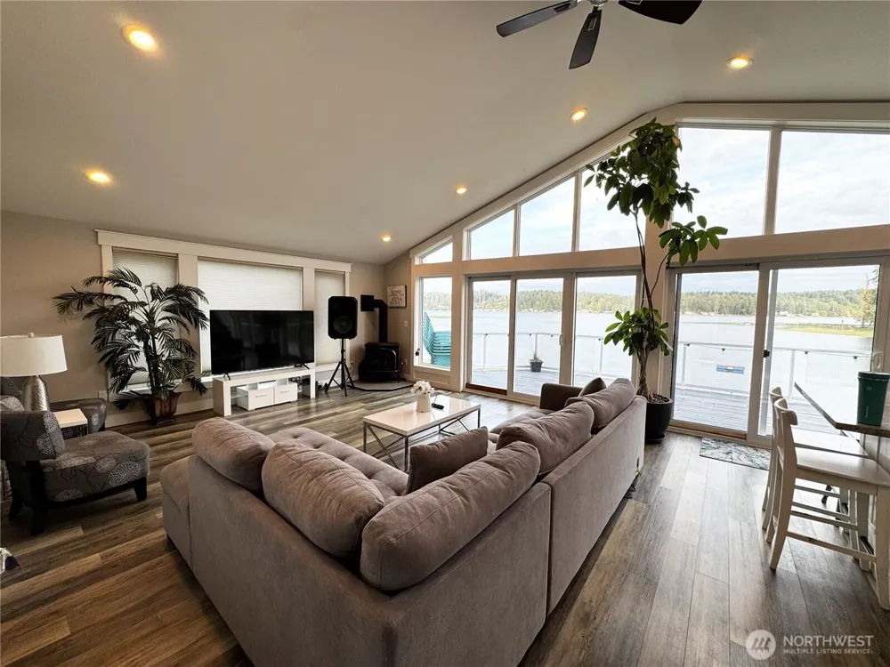 7360 E Grapeview Loop Road Allyn, WA 98524