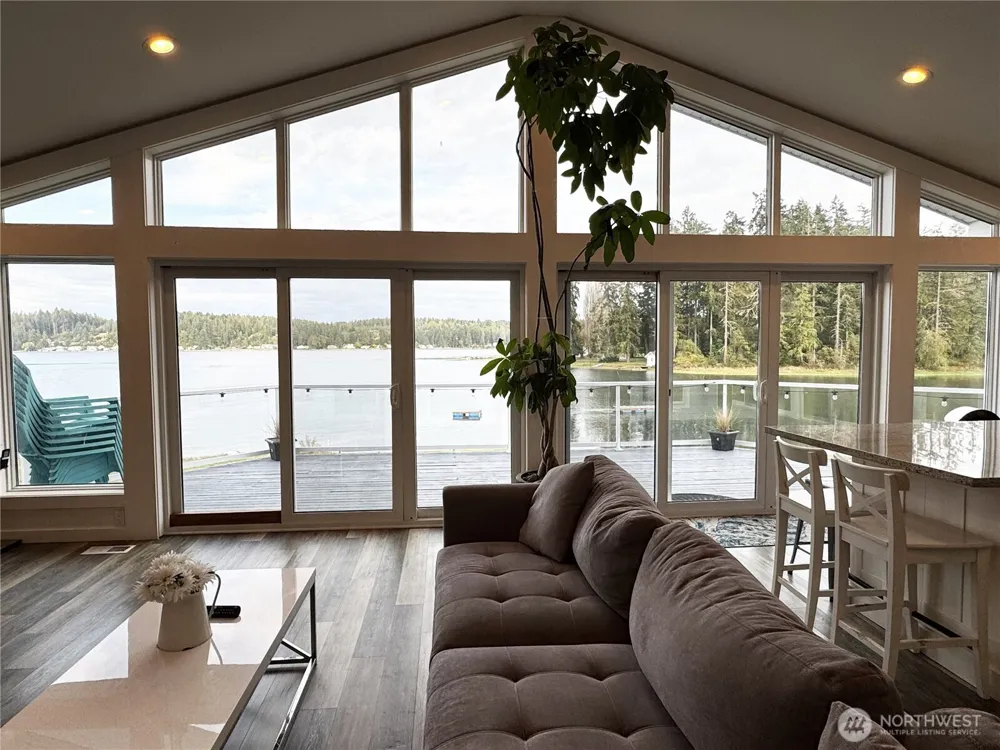 7360 E Grapeview Loop Road Allyn, WA 98524