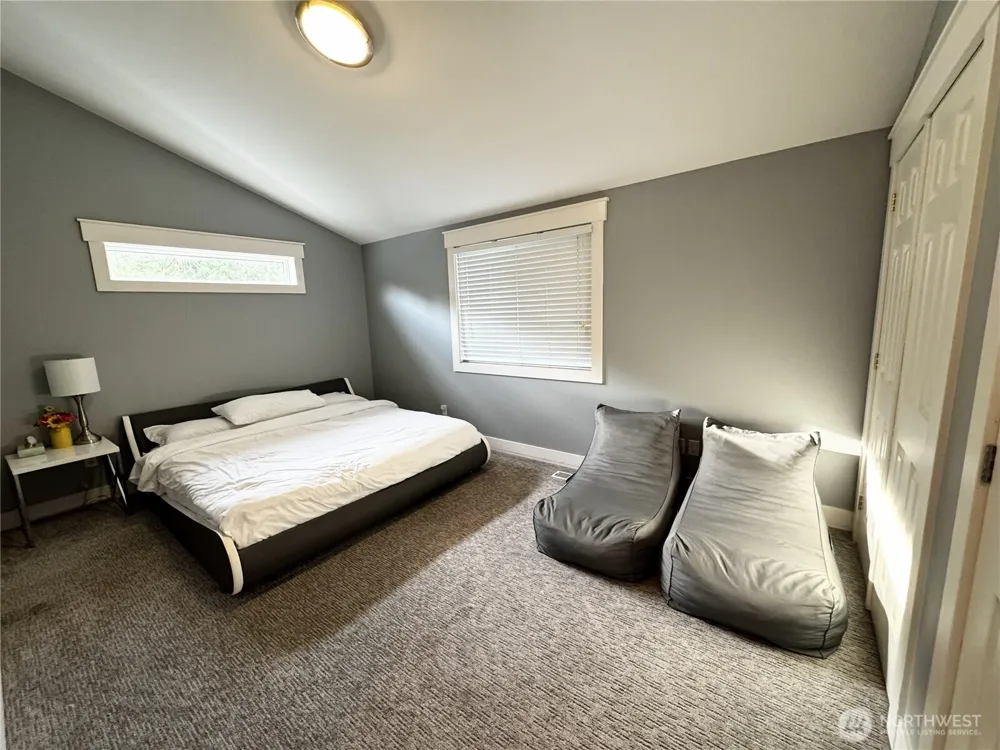 7360 E Grapeview Loop Road Allyn, WA 98524