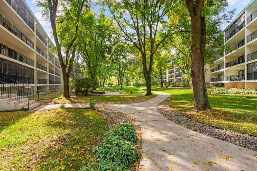 10521 Cedar Lake Road #519 Minnetonka, MN 55305