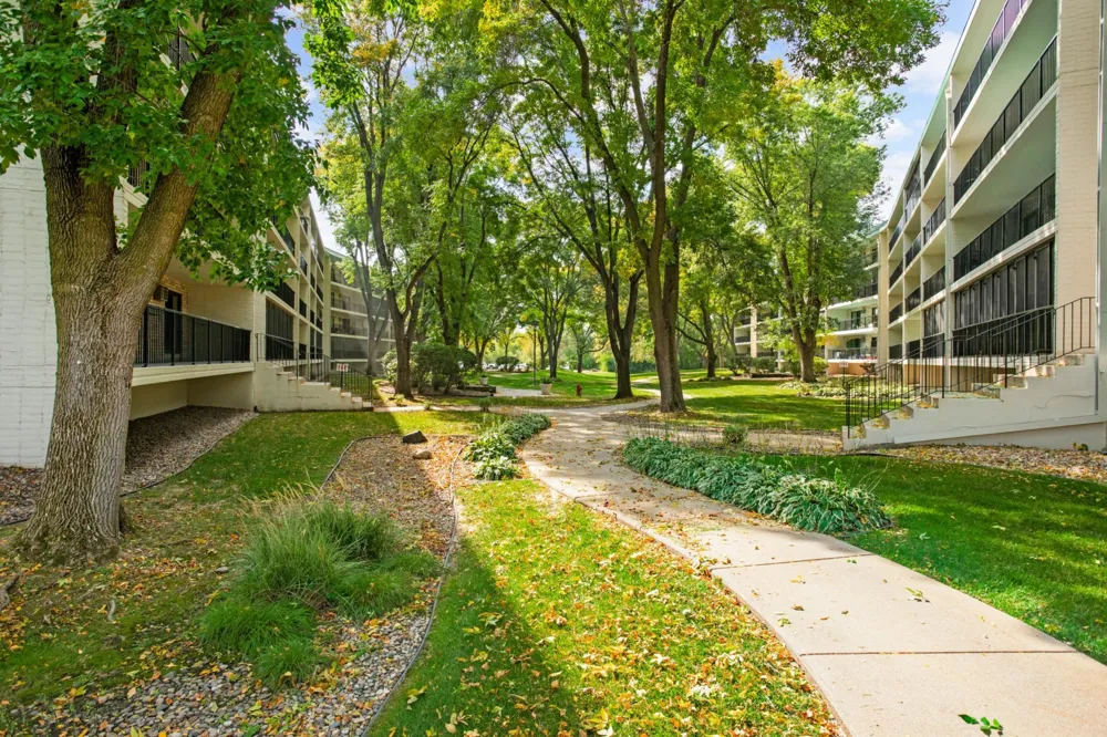 10521 Cedar Lake Road #519 Minnetonka, MN 55305