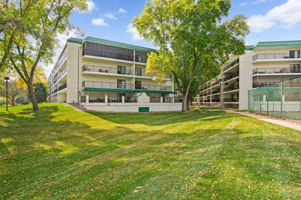 10521 Cedar Lake Road #519 Minnetonka, MN 55305