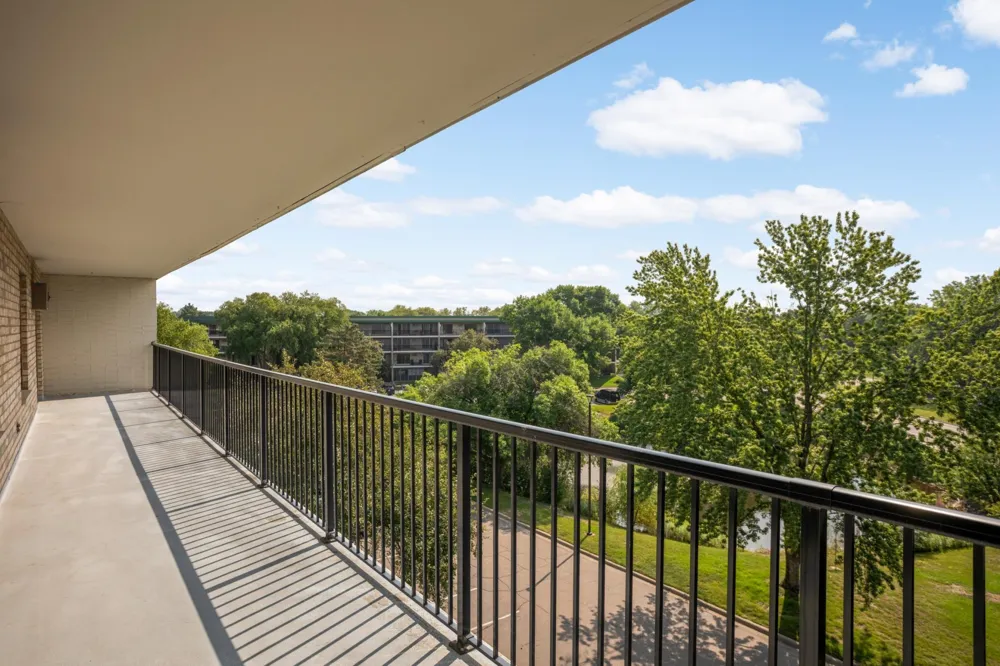 10521 Cedar Lake Road #519 Minnetonka, MN 55305