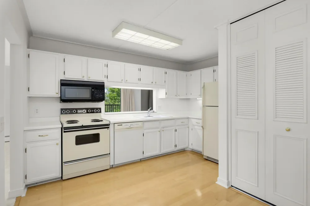 10521 Cedar Lake Road #519 Minnetonka, MN 55305