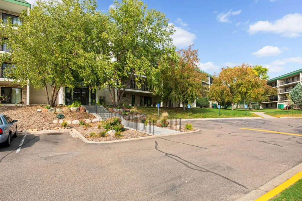 10521 Cedar Lake Road #519 Minnetonka, MN 55305