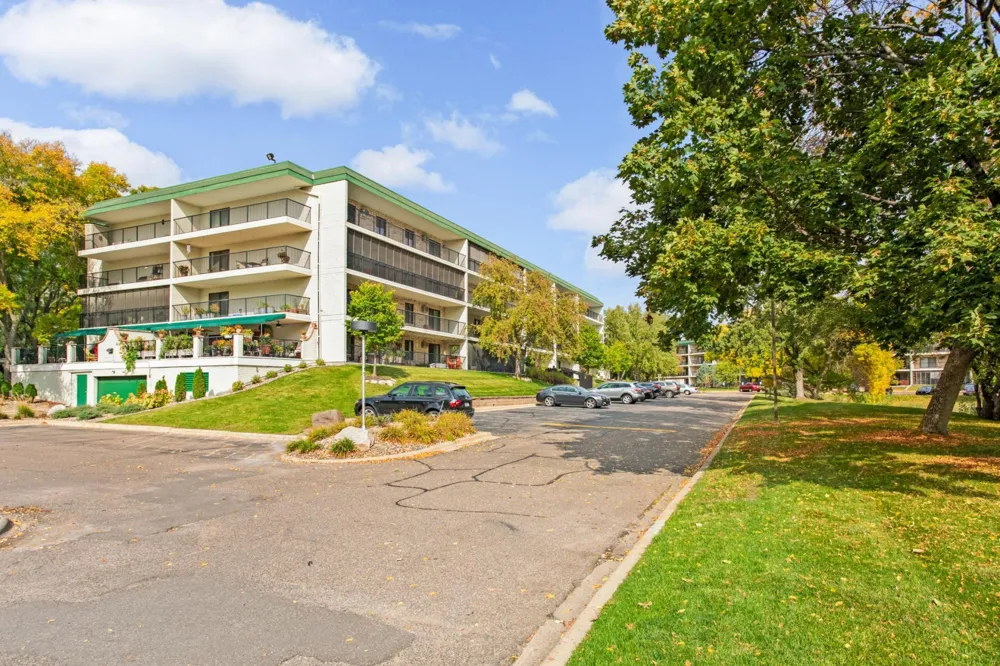 10521 Cedar Lake Road #519 Minnetonka, MN 55305