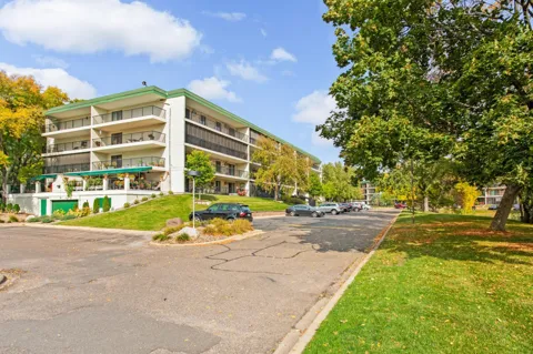 10521 Cedar Lake Road #519