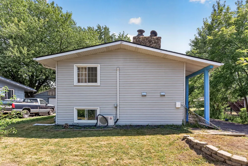 2280 Shryer Avenue E North Saint Paul, MN 55109