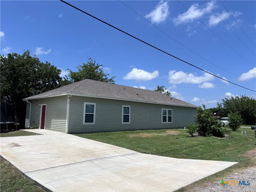 668 Commerce Street Bloomington, TX 77951