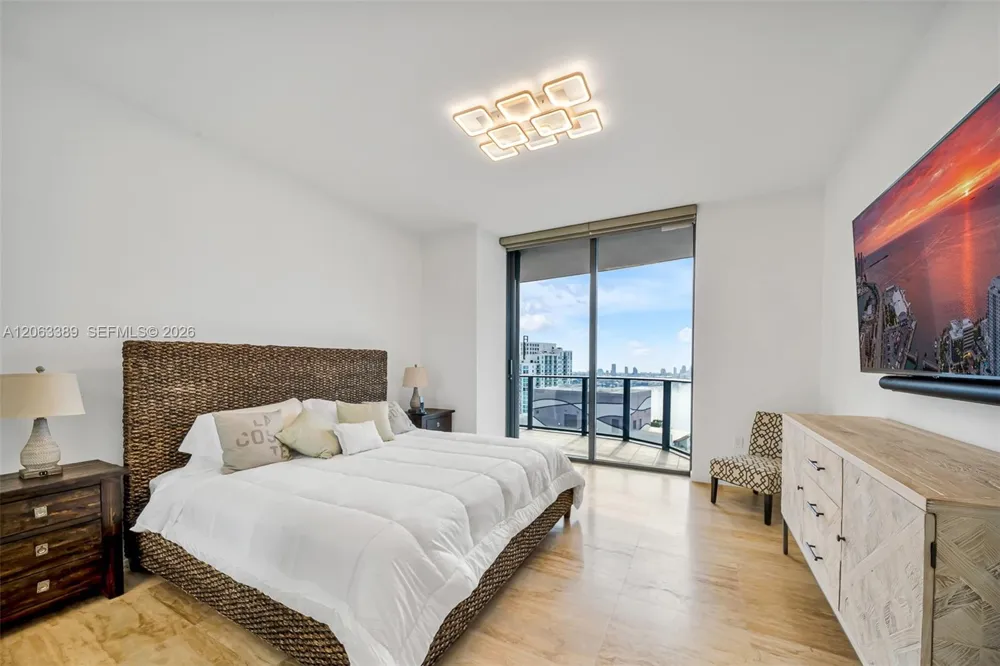 1000 Brickell Plz #PH5503 Miami, FL 33131