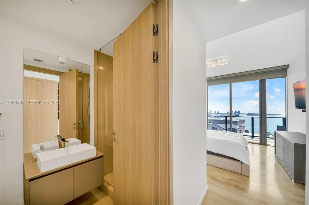 1000 Brickell Plz #PH5503 Miami, FL 33131