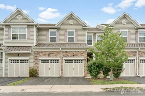 84 Autumn Lane