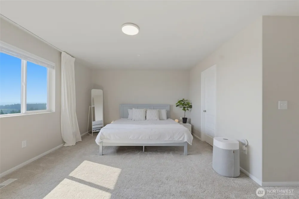 1391 Baker Heights Loop Bremerton, WA 98312