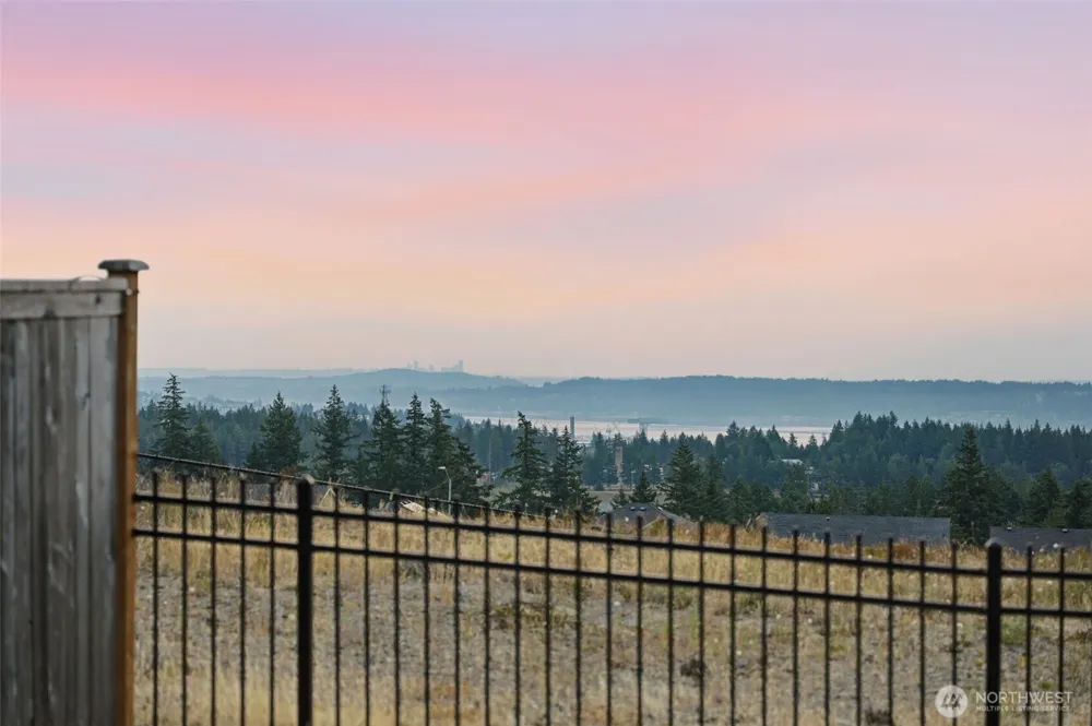 1391 Baker Heights Loop Bremerton, WA 98312