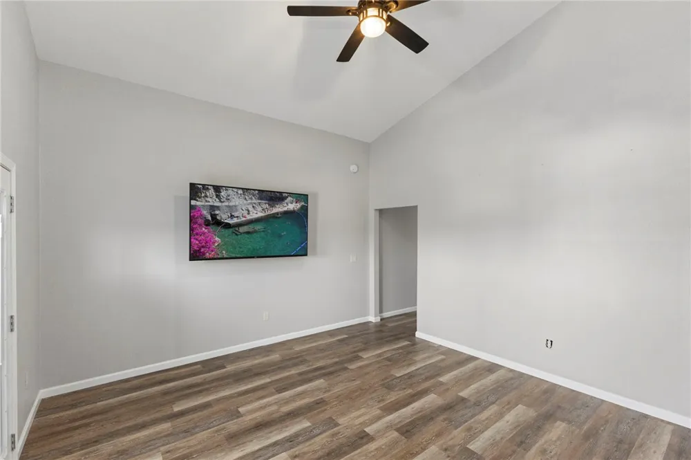 1016 Blue Bill Cove Lakehills, TX 78063