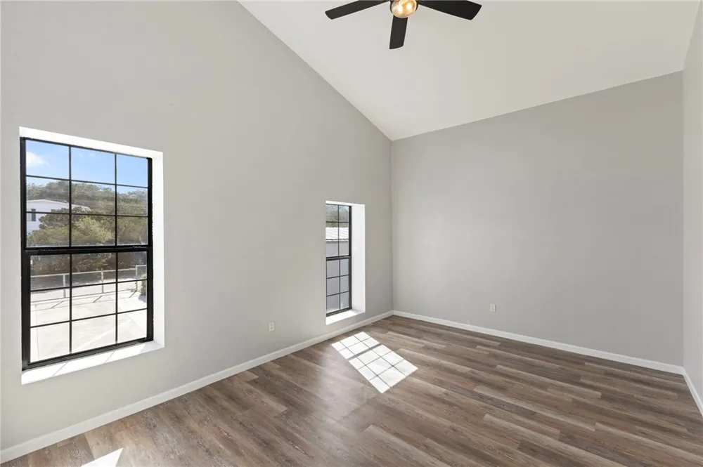 1016 Blue Bill Cove Lakehills, TX 78063