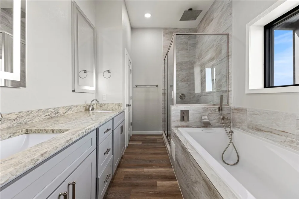 1016 Blue Bill Cove Lakehills, TX 78063