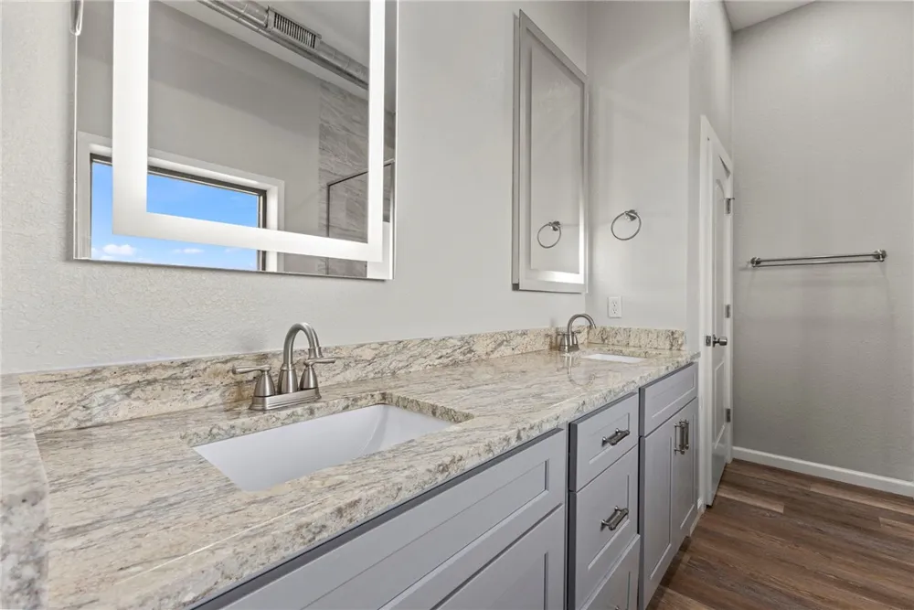 1016 Blue Bill Cove Lakehills, TX 78063