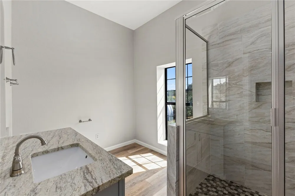 1016 Blue Bill Cove Lakehills, TX 78063