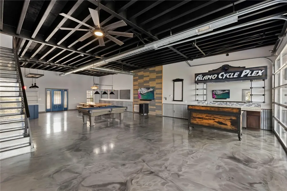 1016 Blue Bill Cove Lakehills, TX 78063