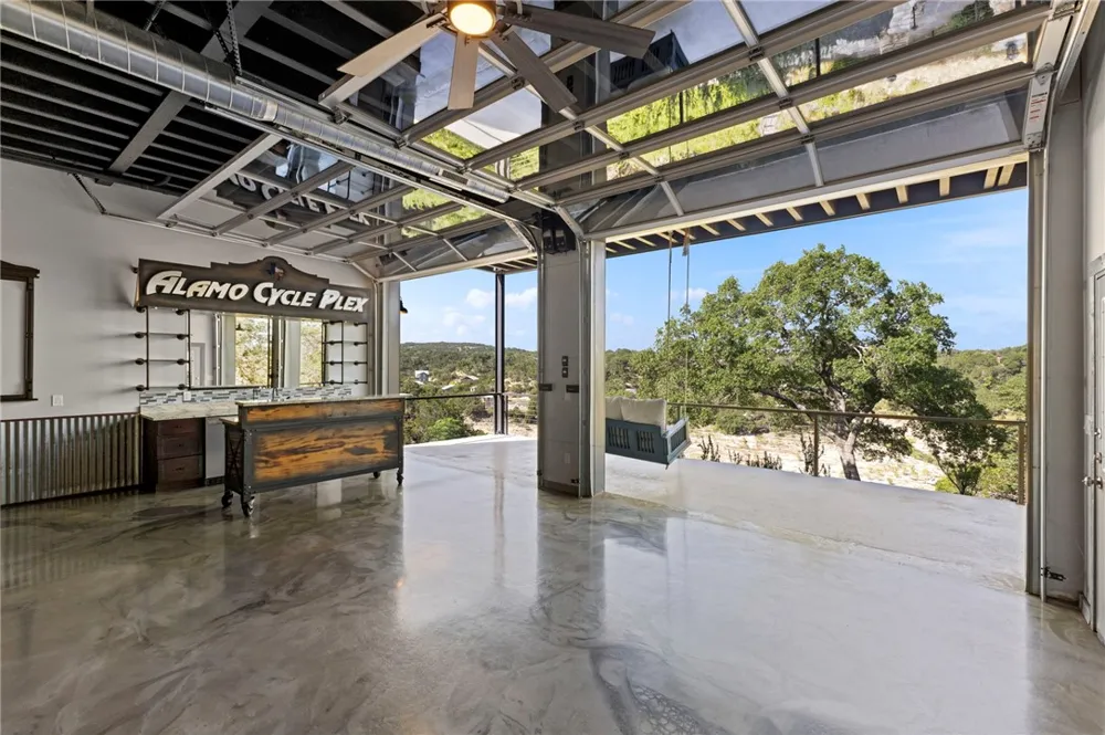 1016 Blue Bill Cove Lakehills, TX 78063