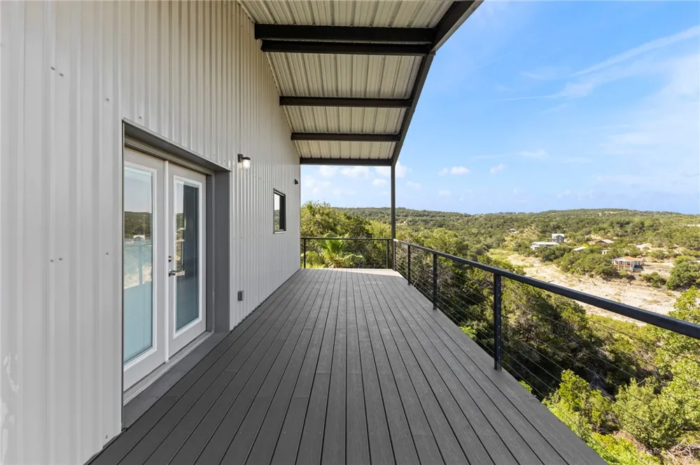 1016 Blue Bill Cove Lakehills, TX 78063