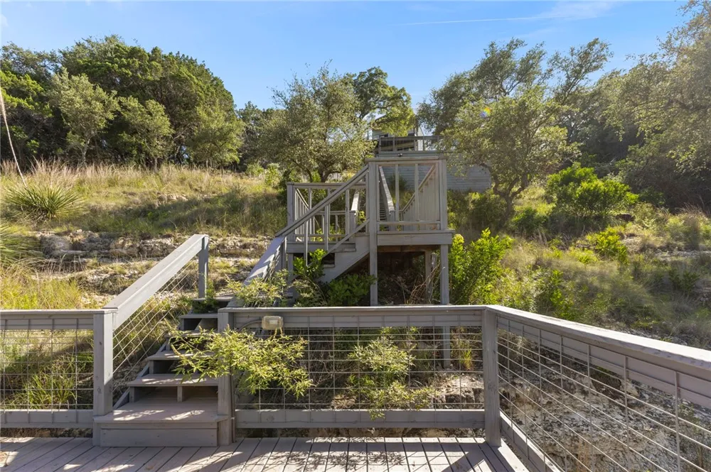 1016 Blue Bill Cove Lakehills, TX 78063