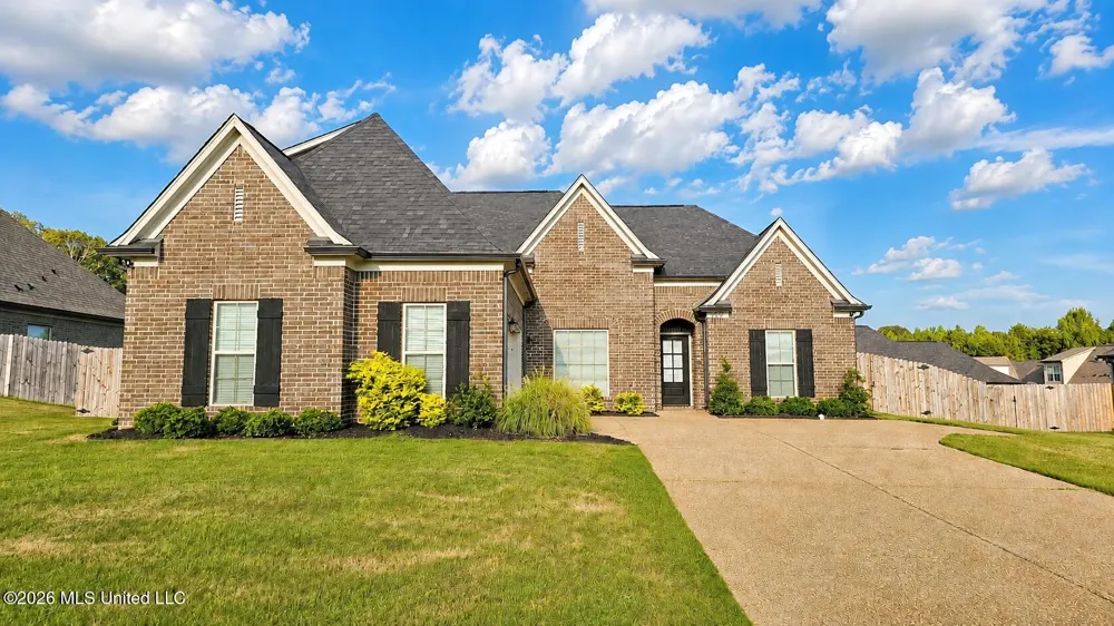 1932 Ava Drive Nesbit, MS 38651