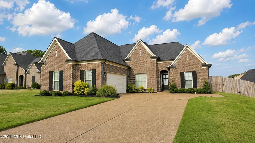 1932 Ava Drive Nesbit, MS 38651