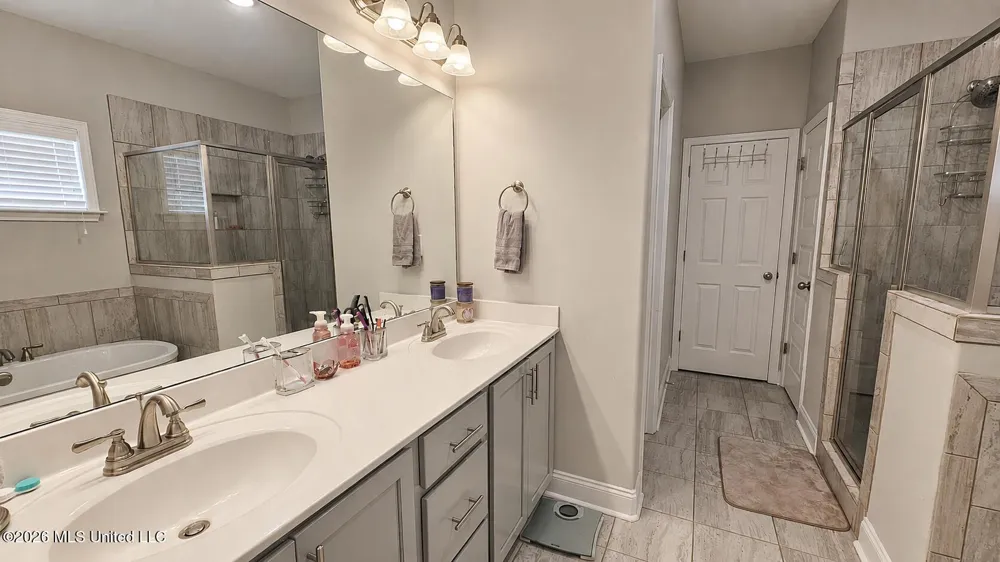 1932 Ava Drive Nesbit, MS 38651