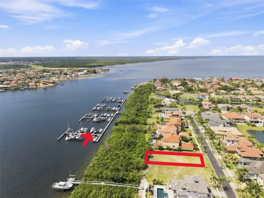 6111 LAGOMAR LANE Apollo Beach, FL 33572