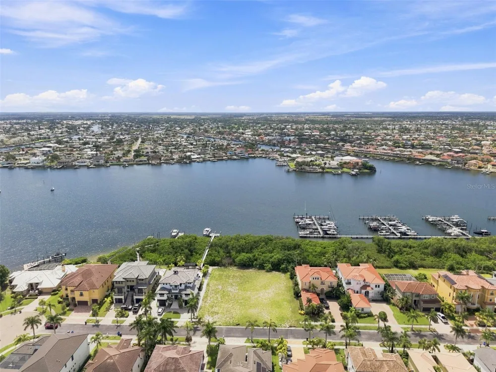 6111 LAGOMAR LANE Apollo Beach, FL 33572
