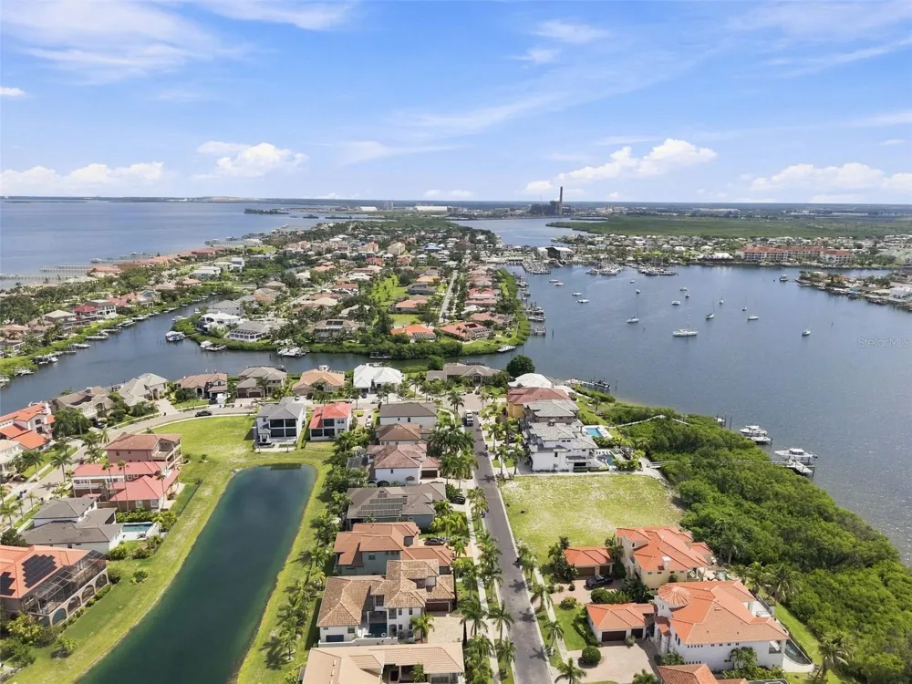 6111 LAGOMAR LANE Apollo Beach, FL 33572