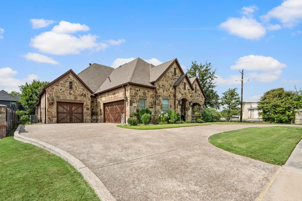 3300 Alexandria Court Grapevine, TX 76092