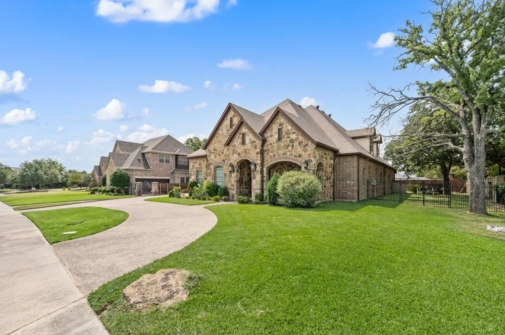 3300 Alexandria Court Grapevine, TX 76092