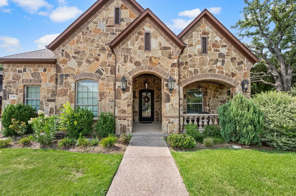3300 Alexandria Court Grapevine, TX 76092