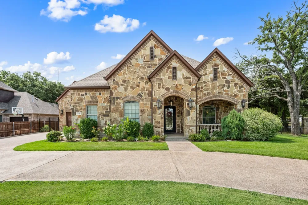3300 Alexandria Court Grapevine, TX 76092