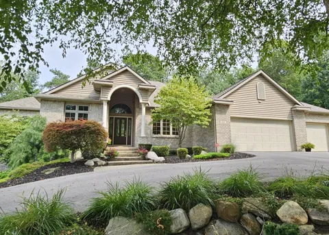 112 Stonehenge Drive SW