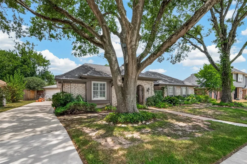 15606 Australia Street Jersey Village, TX 77040