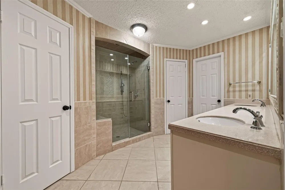 15606 Australia Street Jersey Village, TX 77040