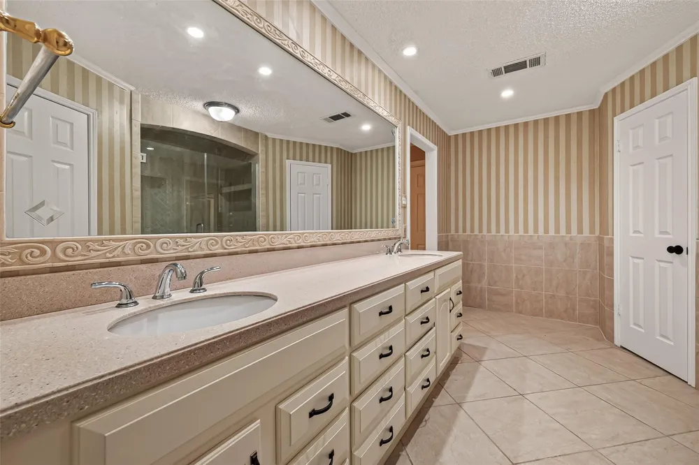 15606 Australia Street Jersey Village, TX 77040