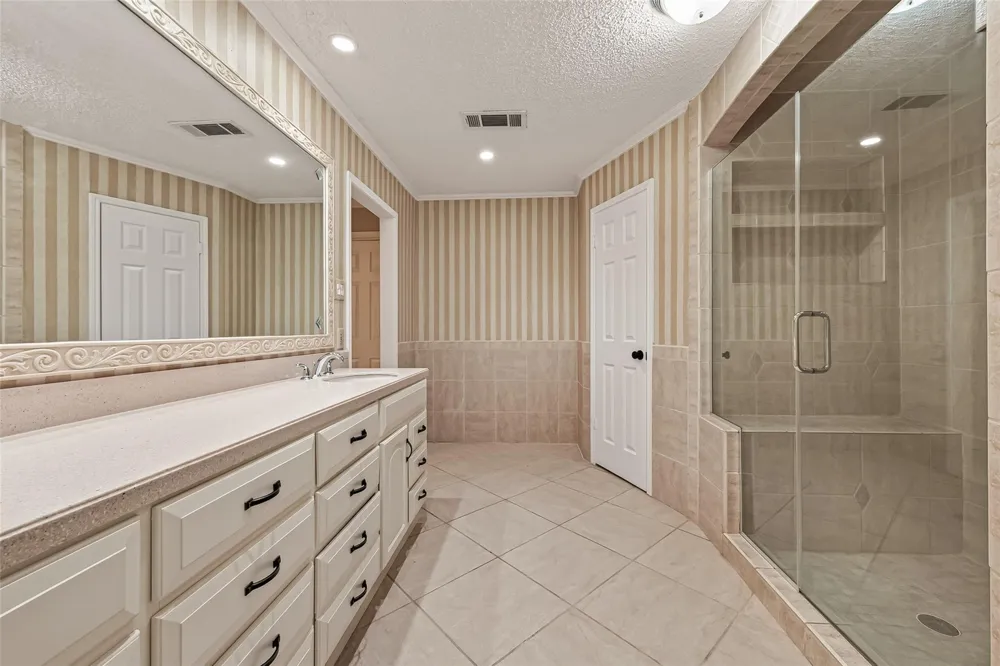 15606 Australia Street Jersey Village, TX 77040