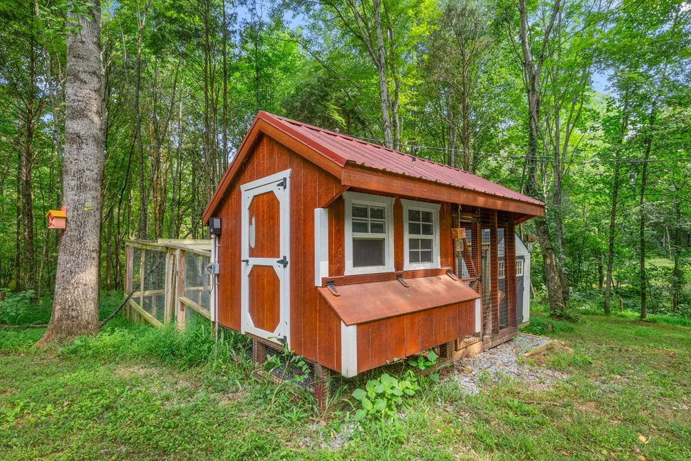 1427 Southside Rd Southside, TN 37171