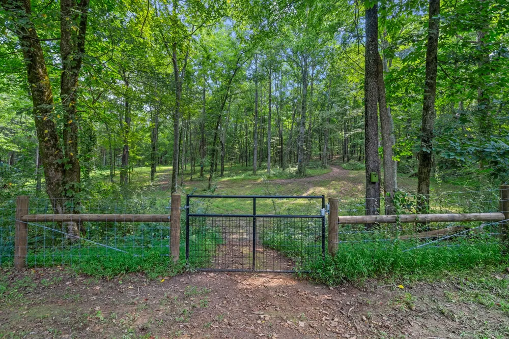1427 Southside Rd Southside, TN 37171