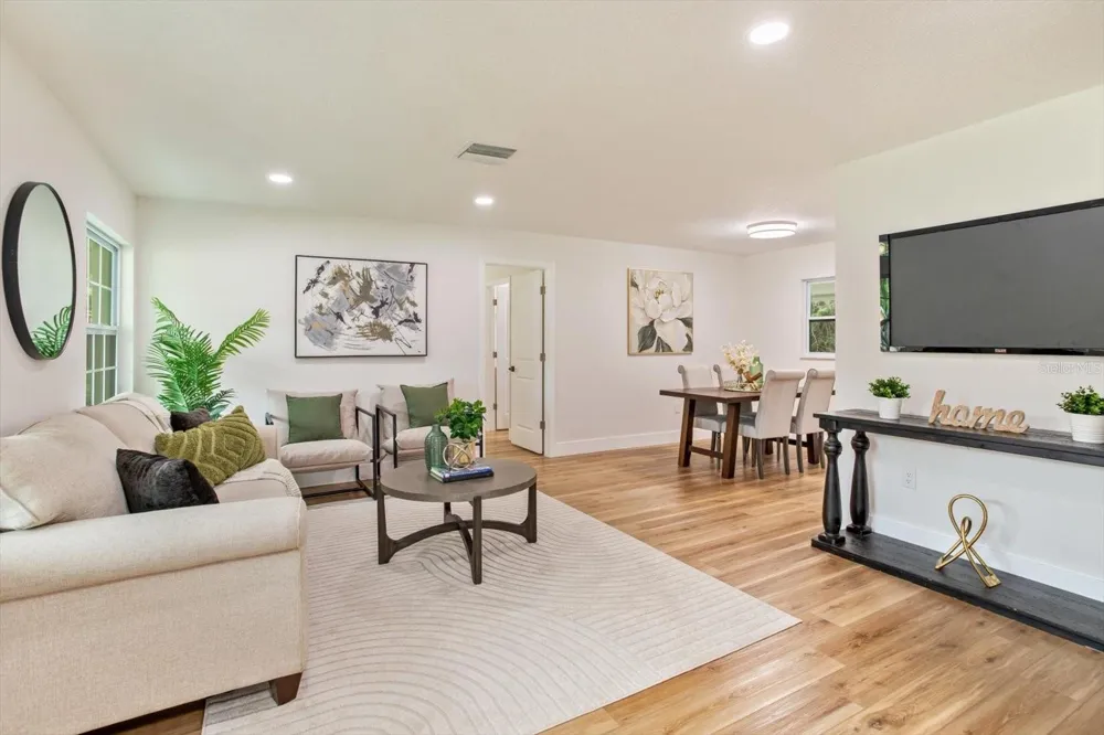 958 ORANGE AVENUE Oviedo, FL 32765