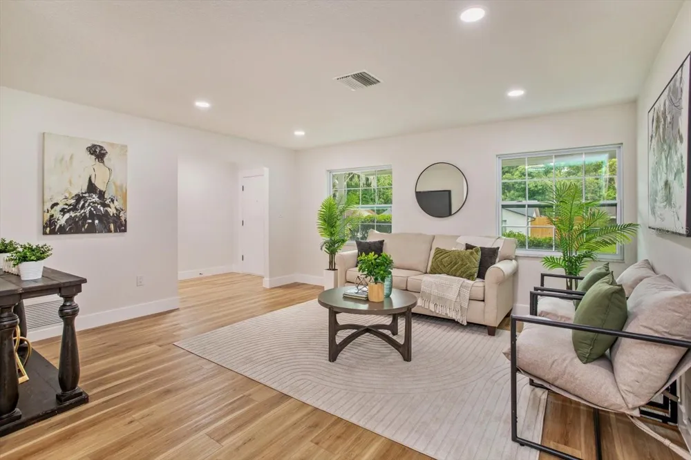 958 ORANGE AVENUE Oviedo, FL 32765